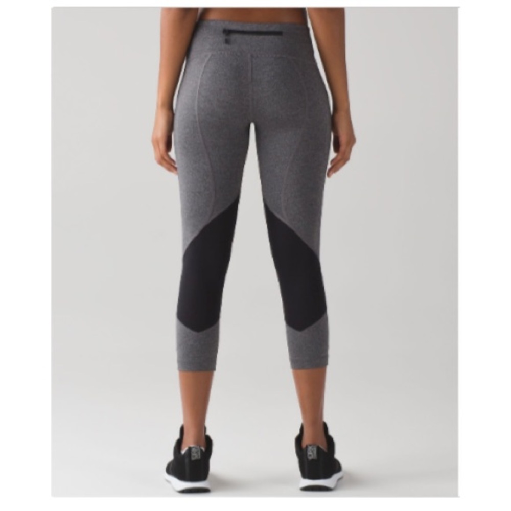 Lululemon Athletica Pace Rival Crop 22” Full On Luxtreme Fabric Gray Black Capri